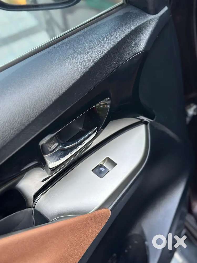 Innova Crysta 2.8 Z Automatic With Service Record In Brand New Conditi