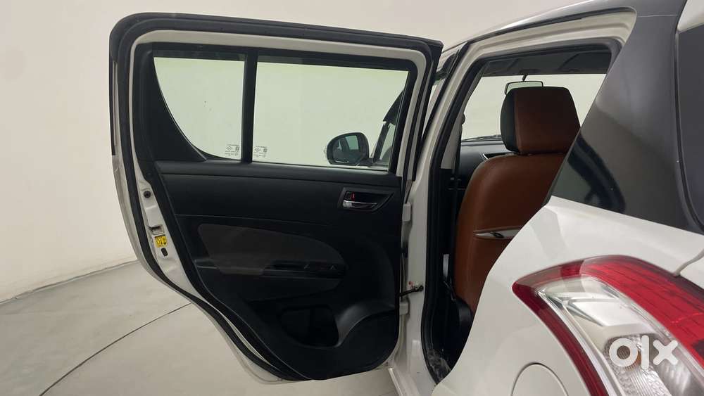 Maruti Suzuki Swift Vxi Optional, 2016, Petrol
