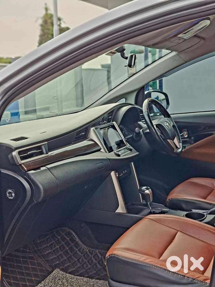 Toyota Innova Crysta 2.8z Automatic, 2016, Diesel