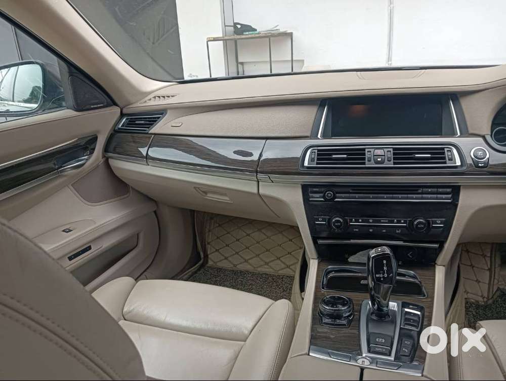 Bmw And Kia Carnival Combo Cars -well Maintained