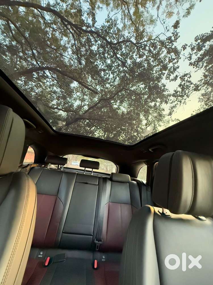 New Shape Velar Showroom Condition 20500km