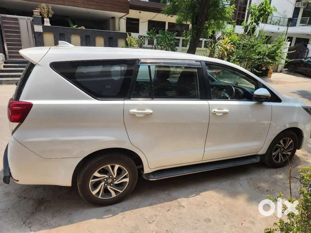 Innova Crysta White Automatic Gx