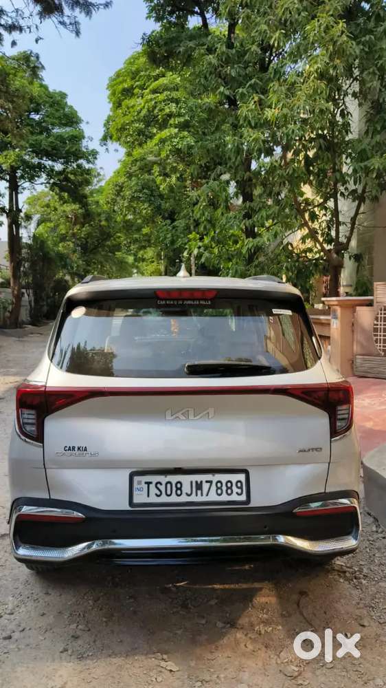 Top-end Kia Carens Diesel Automatic (luxury Plus) ,slightly Negotiable