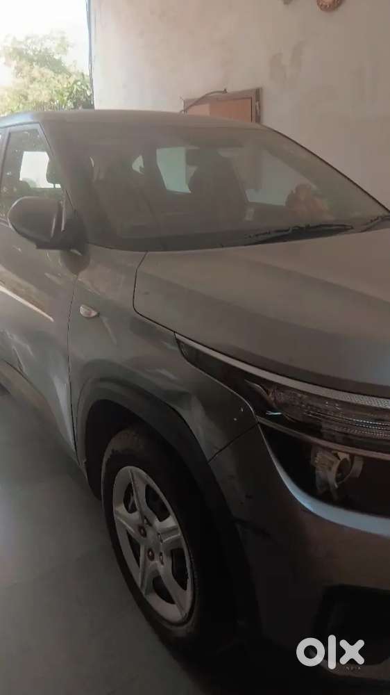 Steel Silver Kia Seltos