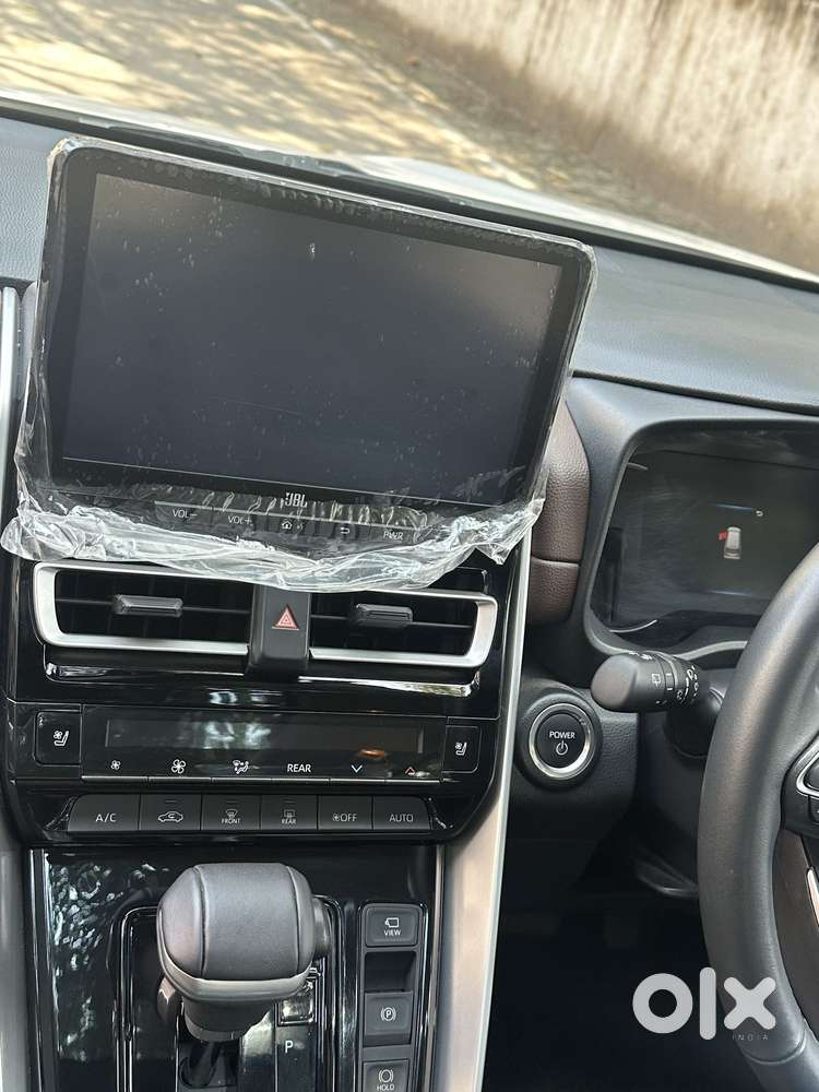 Toyota Innova Hycross