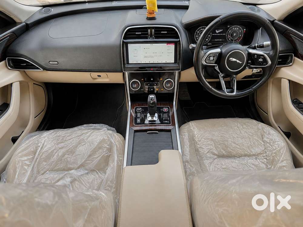 Jaguar Xe Pure, 2021, Petrol