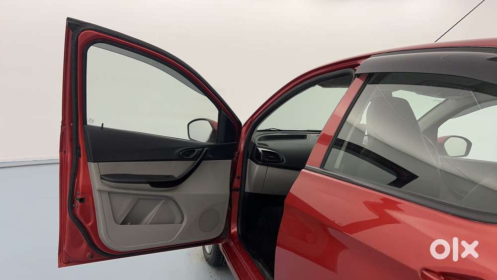Tata Tiago 1.2 Revotron Xt, 2018, Petrol