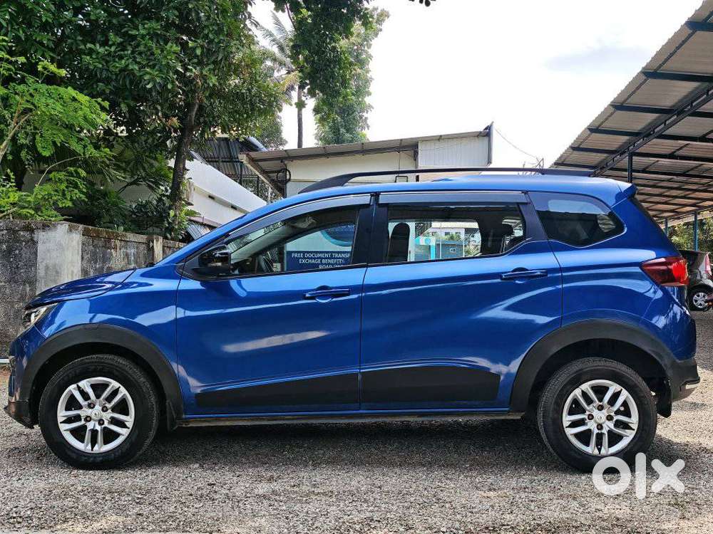 Renault Triber Rxt, 2022, Petrol