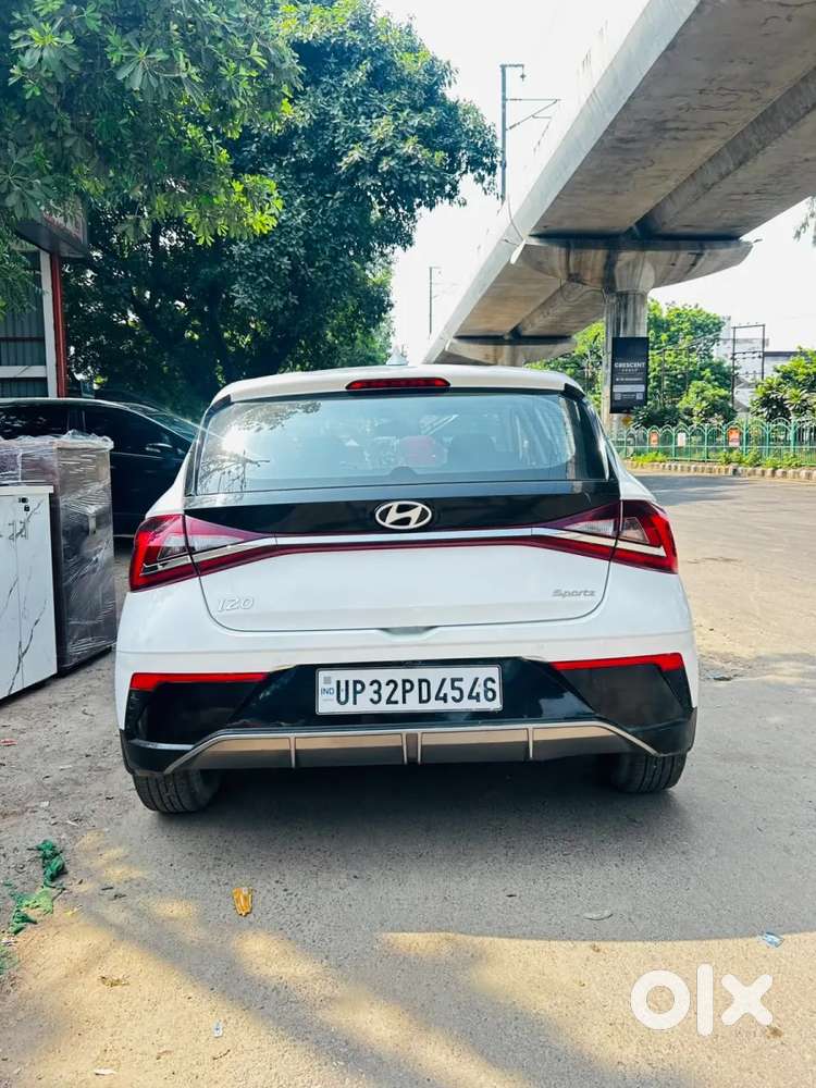 Hyundai I20 Sportz 1.2 Ivt, 2023, Petrol