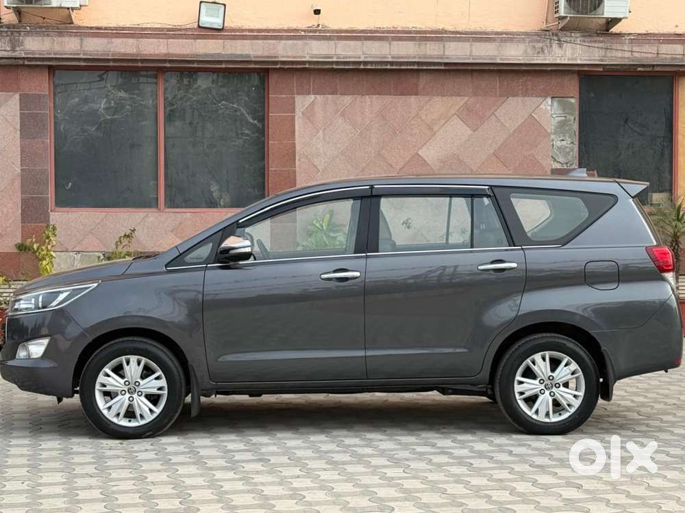 Toyota Innova Crysta 2.8z Automatic, 2016, Diesel