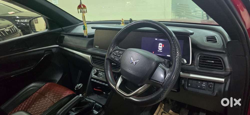 Mahindra Xuv700 2.0 Ax 5 Petrol Mt 7 Str, 2022, Petrol