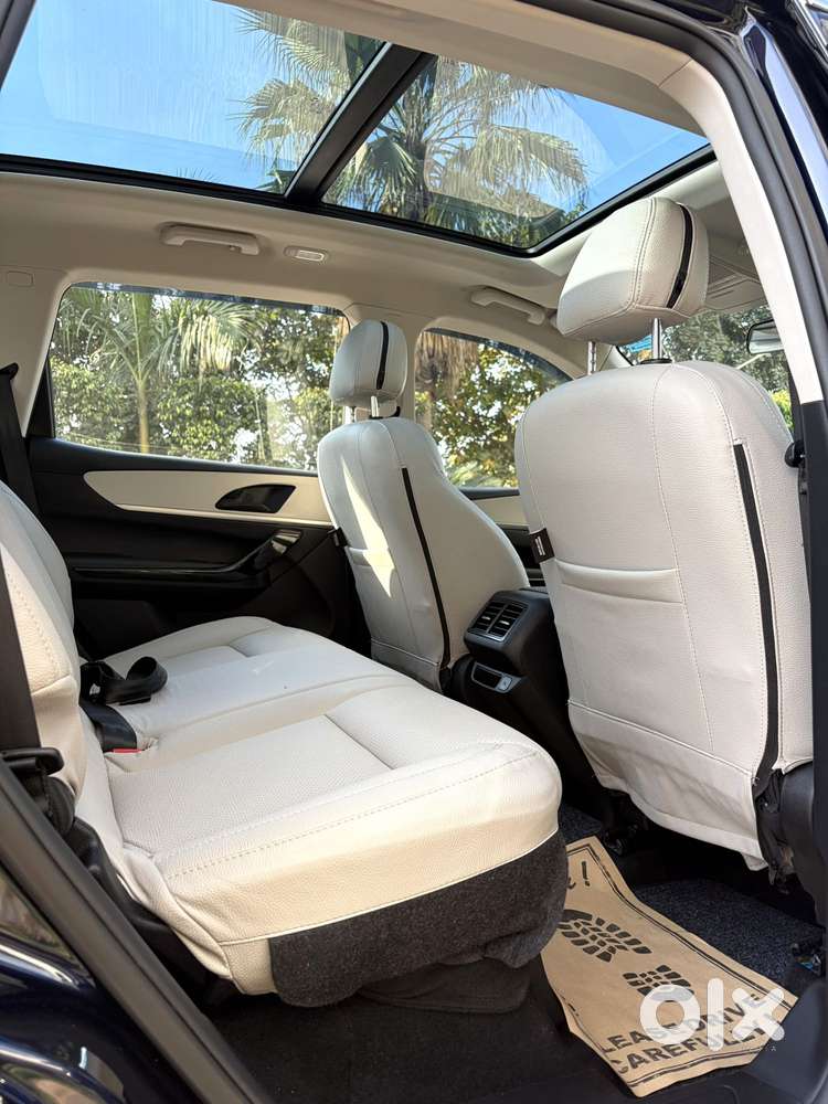 Mahindra Xuv700 2.0 Ax 5 Petrol At Str, 2024, Petrol