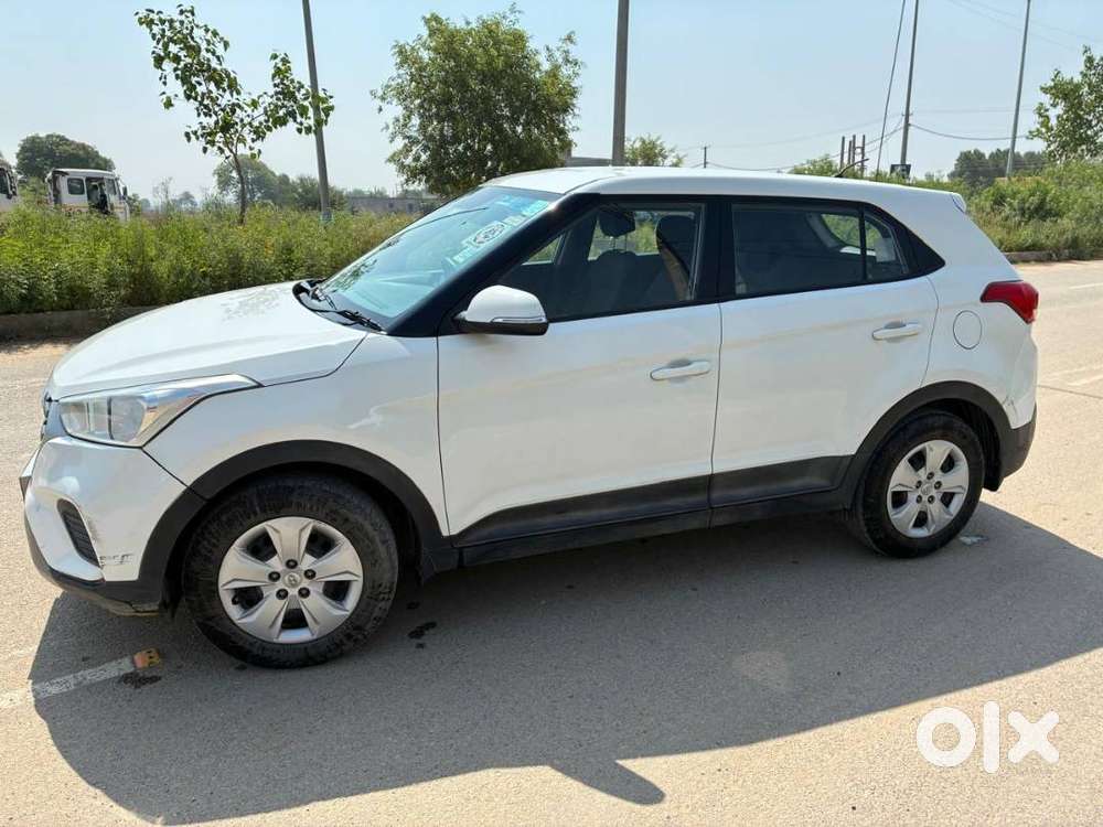 White Hyundai Creta