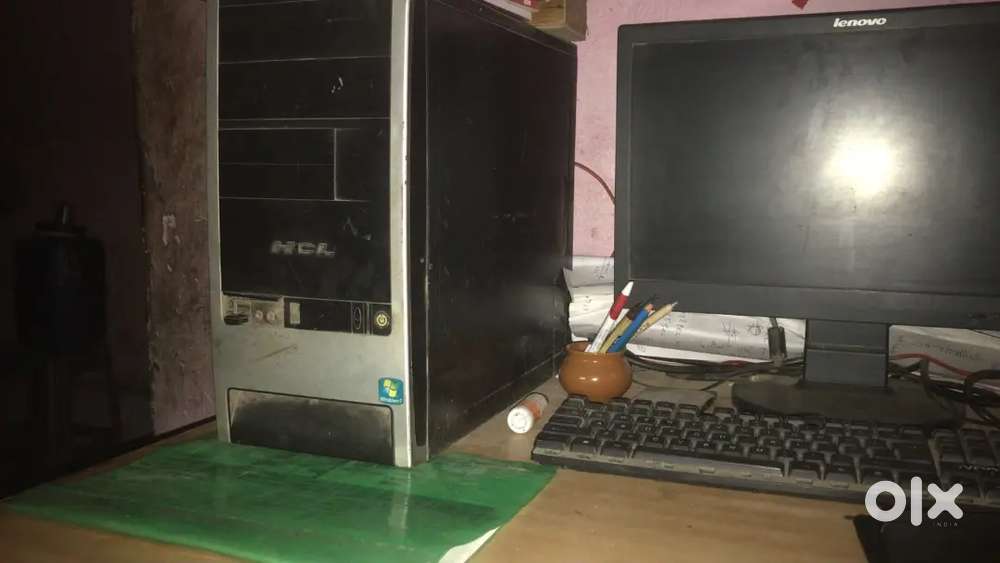 4 gb Ram I5 3rd gen  500 gb hardisk. 18.5 inch display. Lenevo