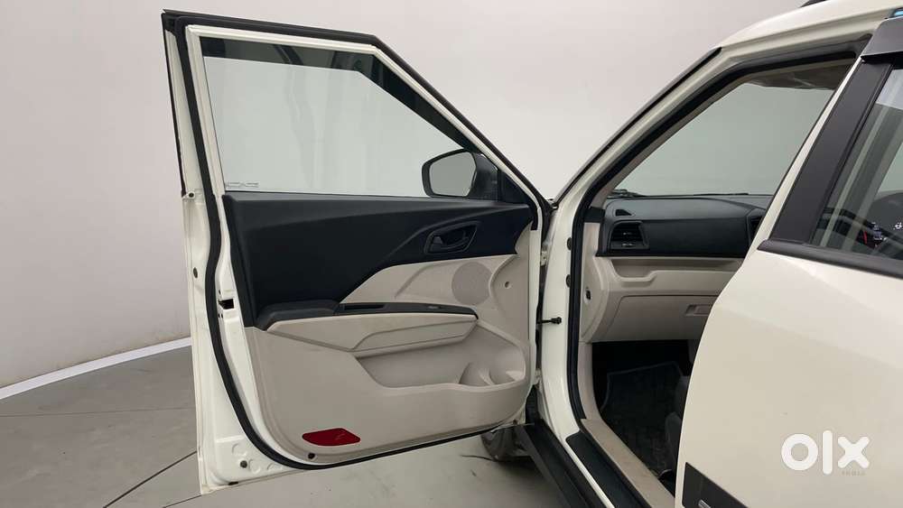 Mahindra Xuv300 W6, 2023, Petrol