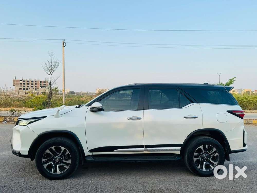 Toyota Fortuner Legender 4/4 At Full Mint Condition Complete Showroom