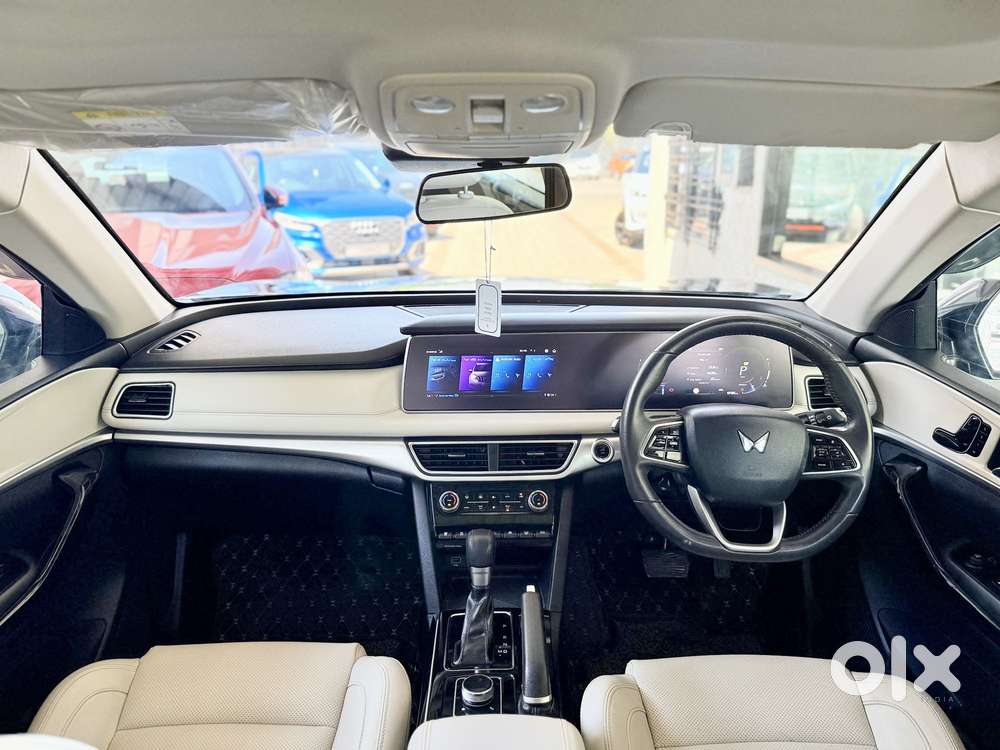 Mahindra Xuv700 2.2 Ax 7 Diesel At Str, 2022, Diesel