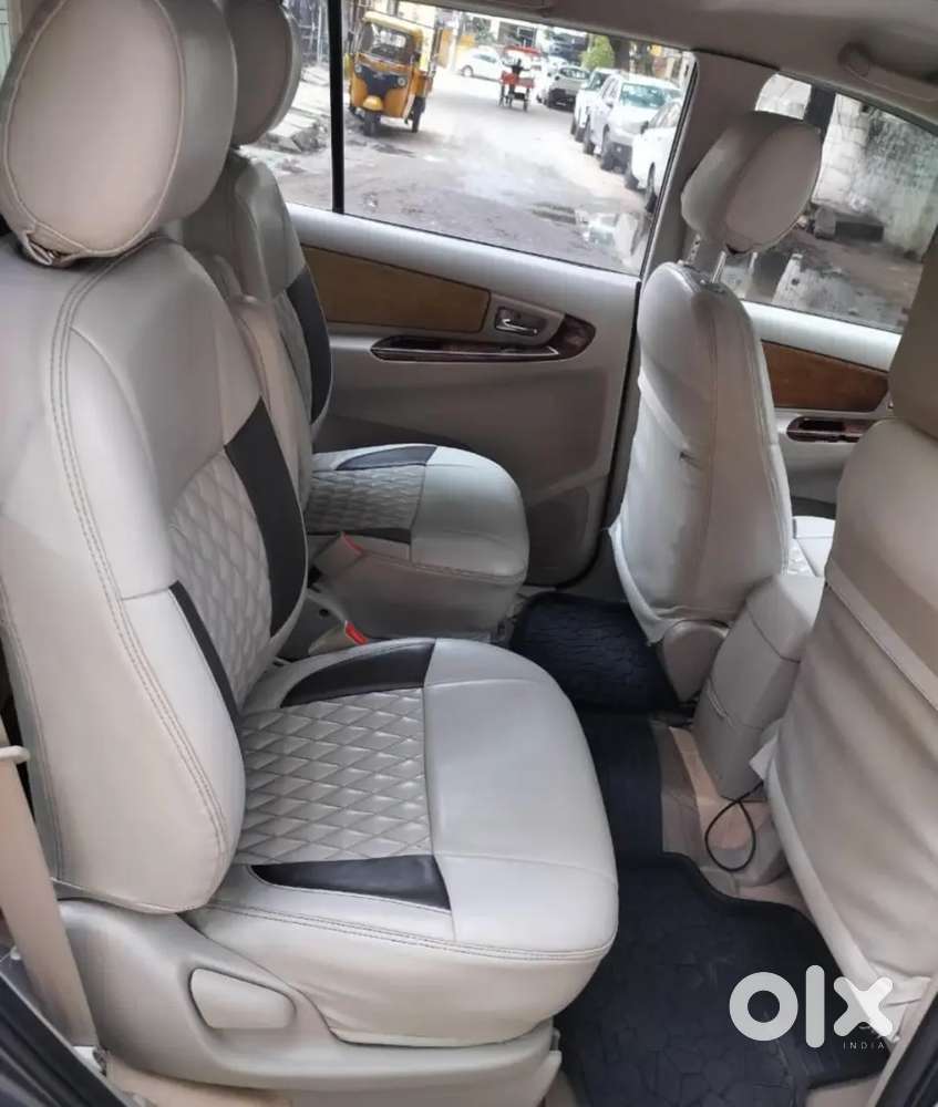 Toyota Innova 2.5 V 2014