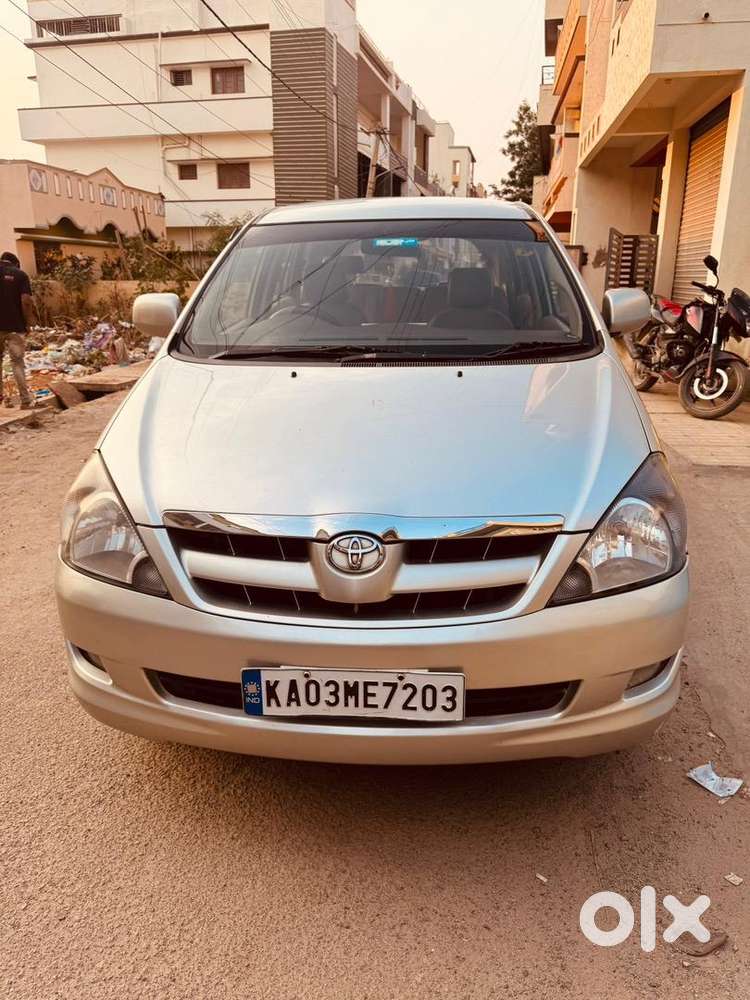 Toyota Innova 2005 Petrol Well Maintained