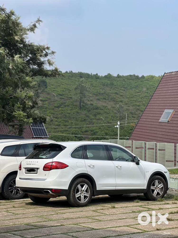 Porsche Cayenne 2015 Hybrid Well Maintained