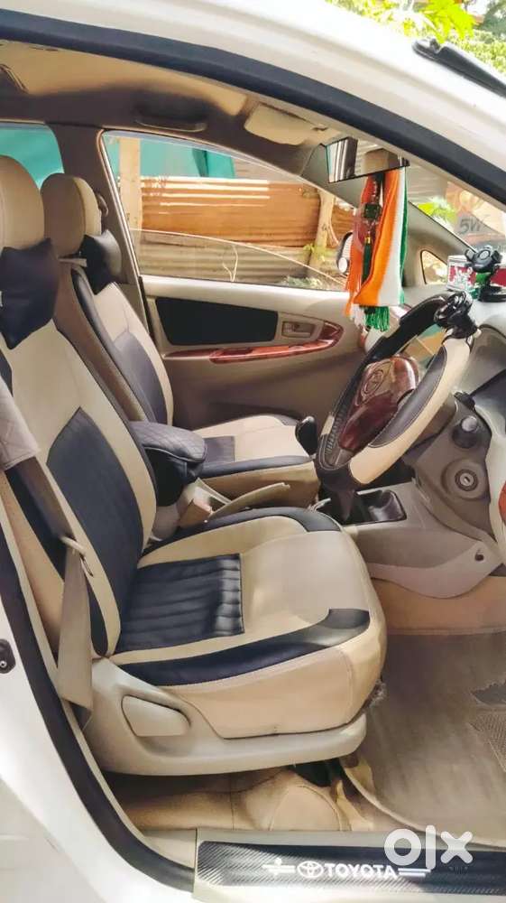 Toyota Innova 2011