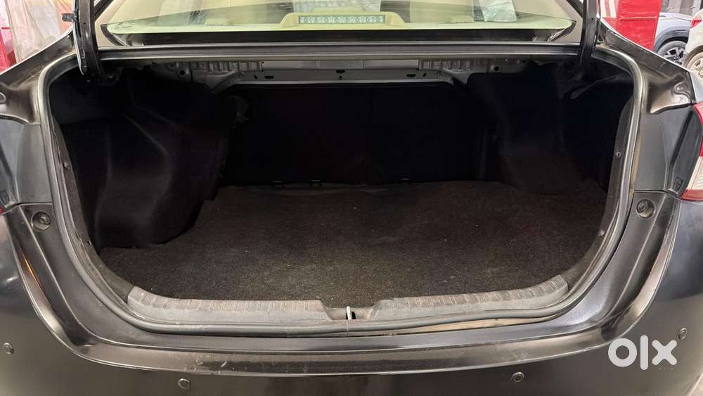 Toyota Yaris J Cvt, 2018, Petrol