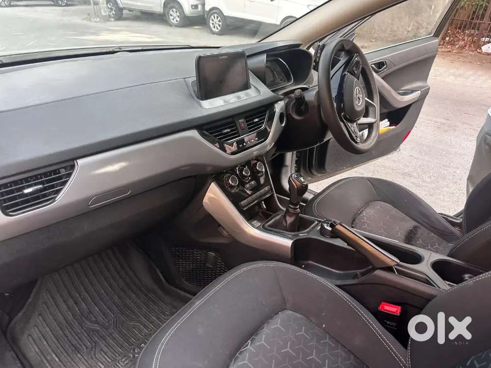 Tata Nexon 1.2 Revotron 2023 Sunroof Edition