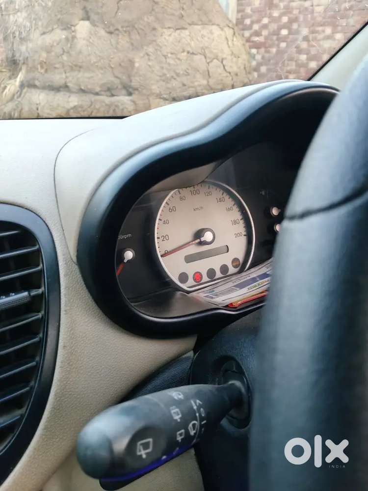Hundai I 10 November 2009 Modal H Bilkul Ek Number