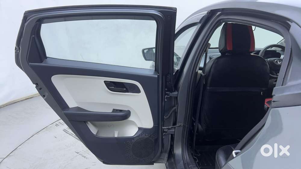 Tata Altroz 1.2 Xm Plus, 2022, Petrol