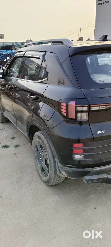 Hyundai Venue 2023 Petrol 20000 Km Driven