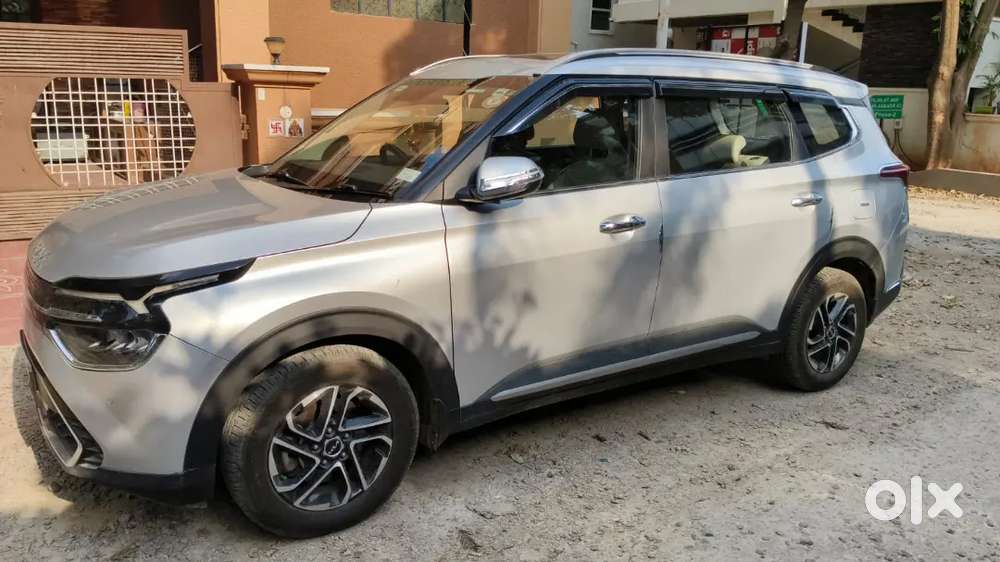 Top-end Kia Carens Diesel Automatic (luxury Plus) ,slightly Negotiable