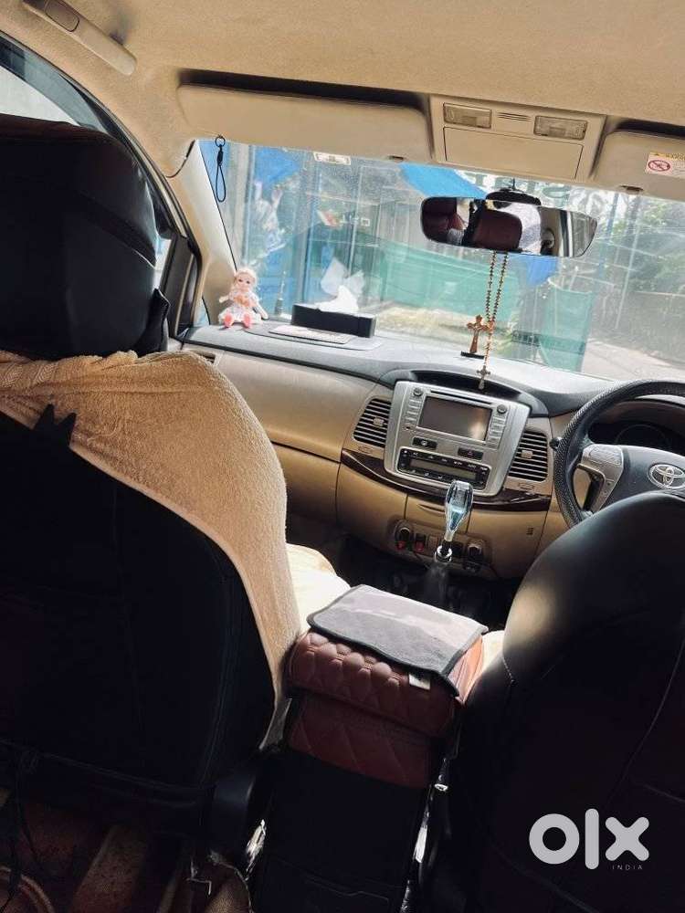 Toyota Innova 2.5 V 7seater Crysta Edition, 2016, Diesel