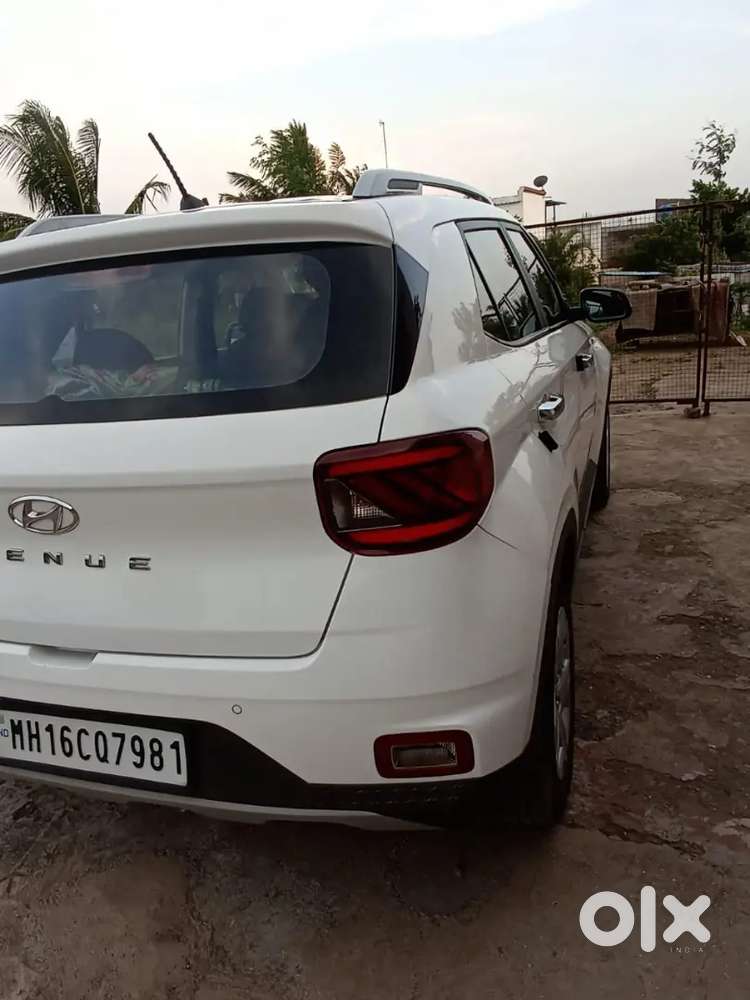 Hyundai Venue 2020 Petrol Well Maintained