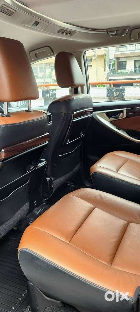 Toyota Innova Crysta 2.8 Zx At 7 Seater, 2017, Diesel