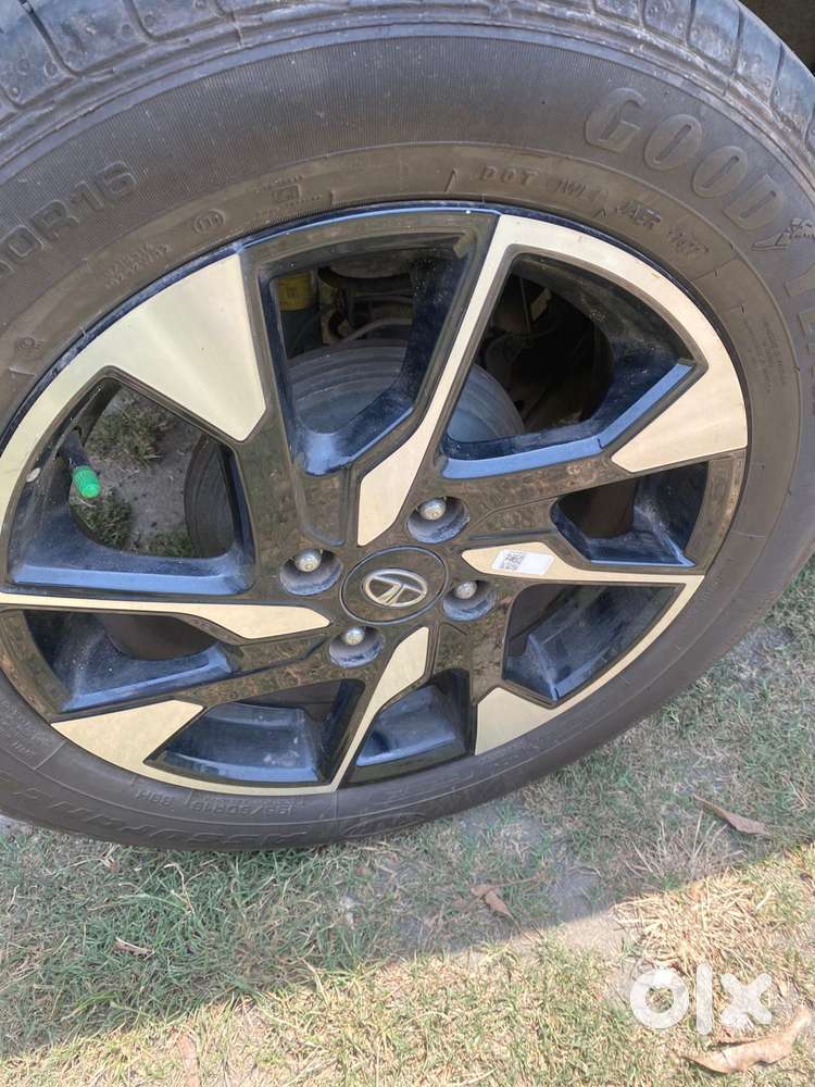 Tata Punch 1.2 Revotron Creative Amt Dual Tone, 2022, Petrol