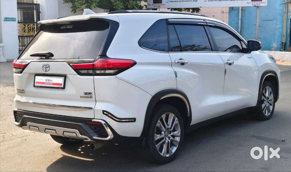 Toyota Innova Hycross 2.0 Zx Hybrid 7 Str, 2023, Petrol