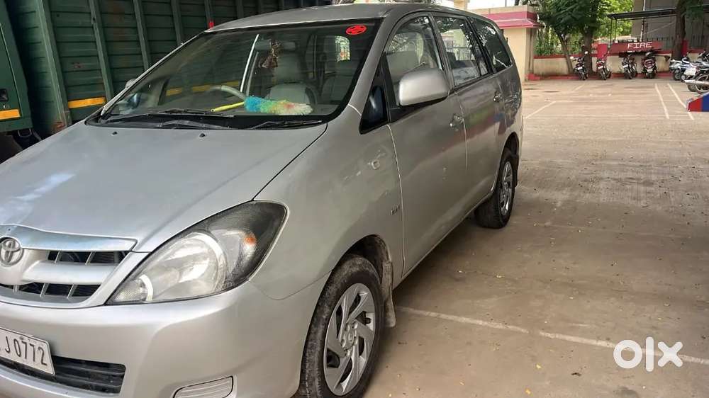 Toyota Innova Hycross 2005 Variant 7s