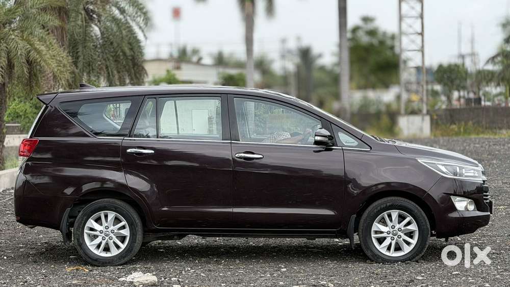 Toyota Innova Crysta 2.4 V 8 Str, 2016, Diesel