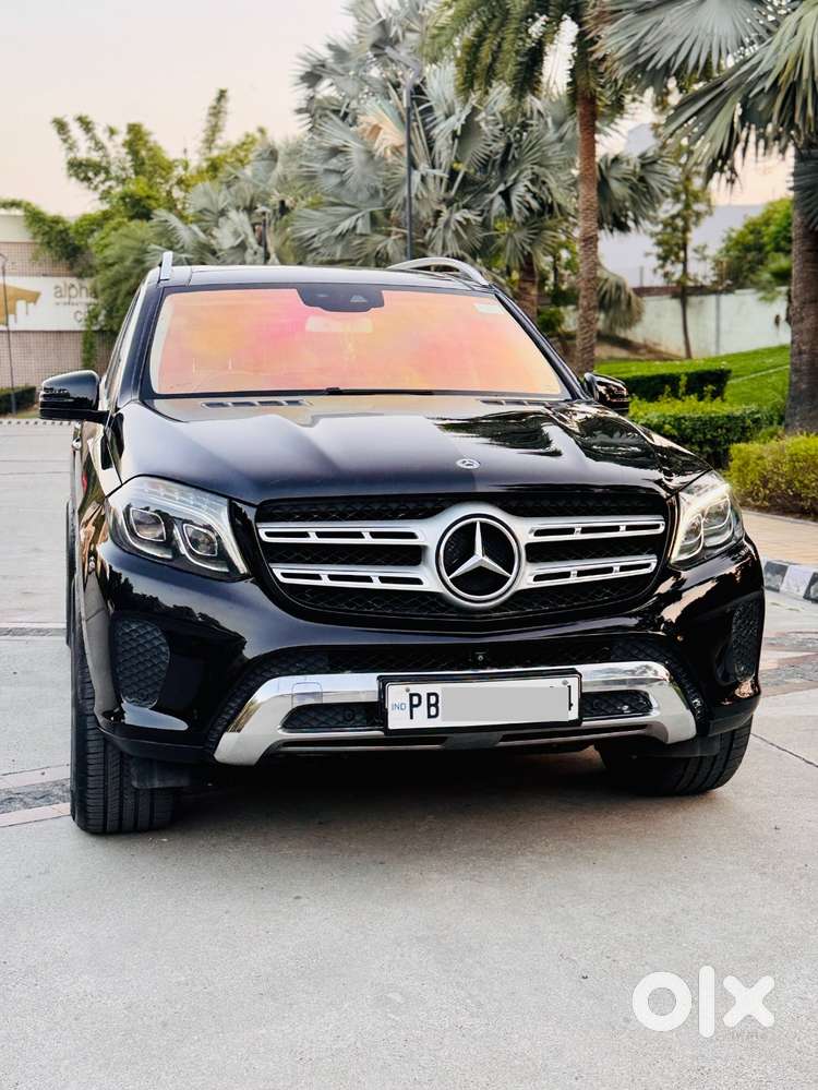 Gle350d 4matic Next To Showroom Car