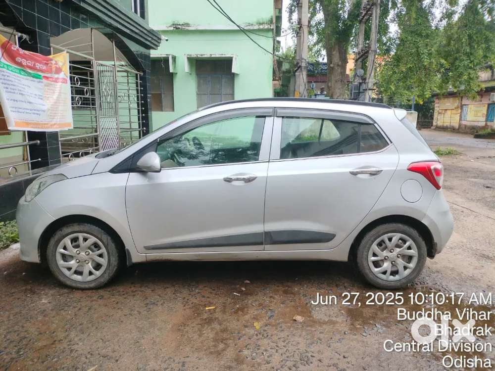 Hyundai Grand I10 2017 Petrol 80000 Km Driven