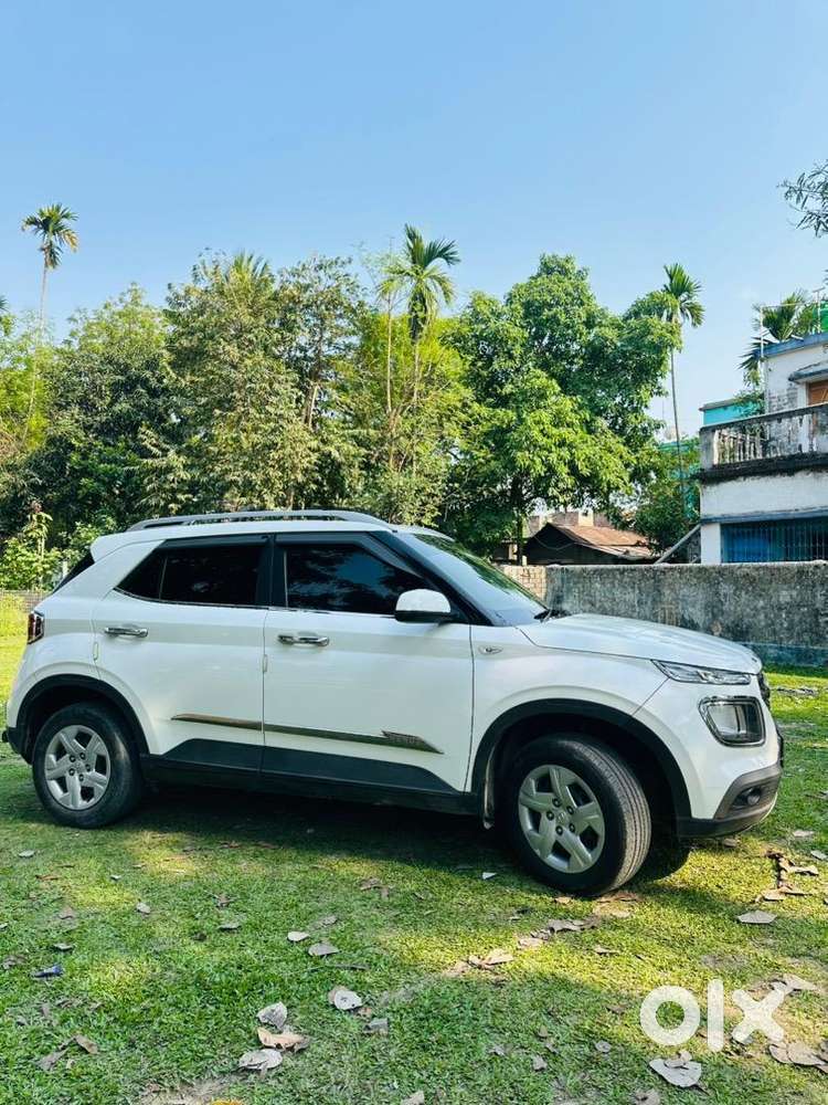 Hyundai Venue 2020 Petrol Well Maintained