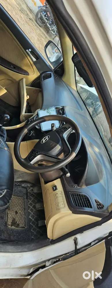 Hyundai Verna Roofing 1.6 Cng Pass