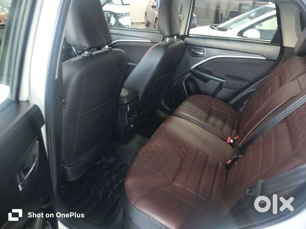 Maruti Suzuki Brezza 1.5 Zxi At Smart Hybrid, 2025, Petrol