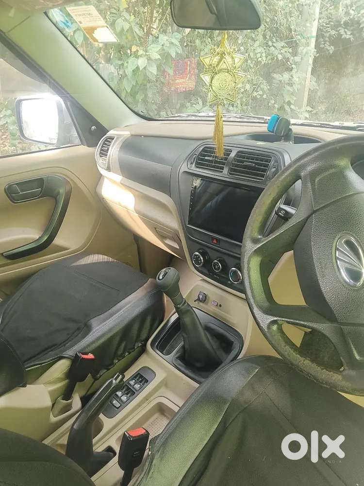 Mhindra Tuv300t6