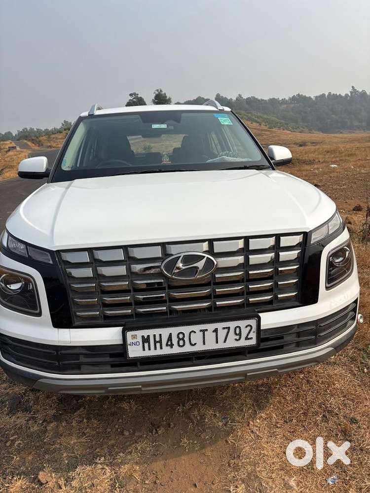 Hyundai Venue 2023 Petrol Well Maintained