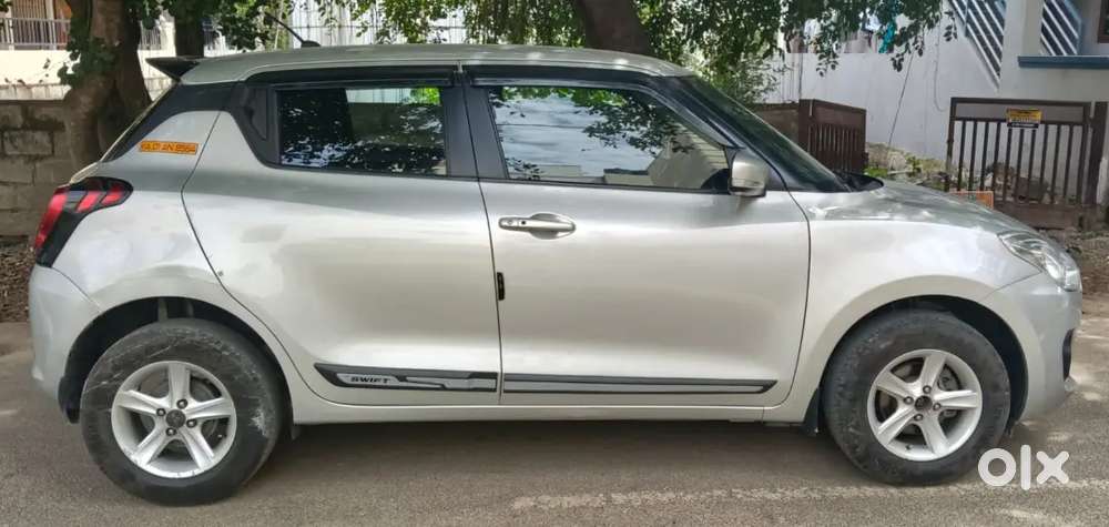 Swift 2023 Zxi. Yellow Board Petrol Top End