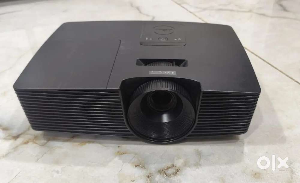 Dell Projector 1220 Model  Like New Condition  With Remote & Cable