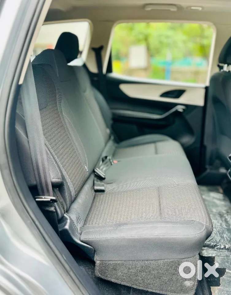 Mahindra Xuv700 2.0 Ax 5 Petrol Mt Str, 2021, Petrol