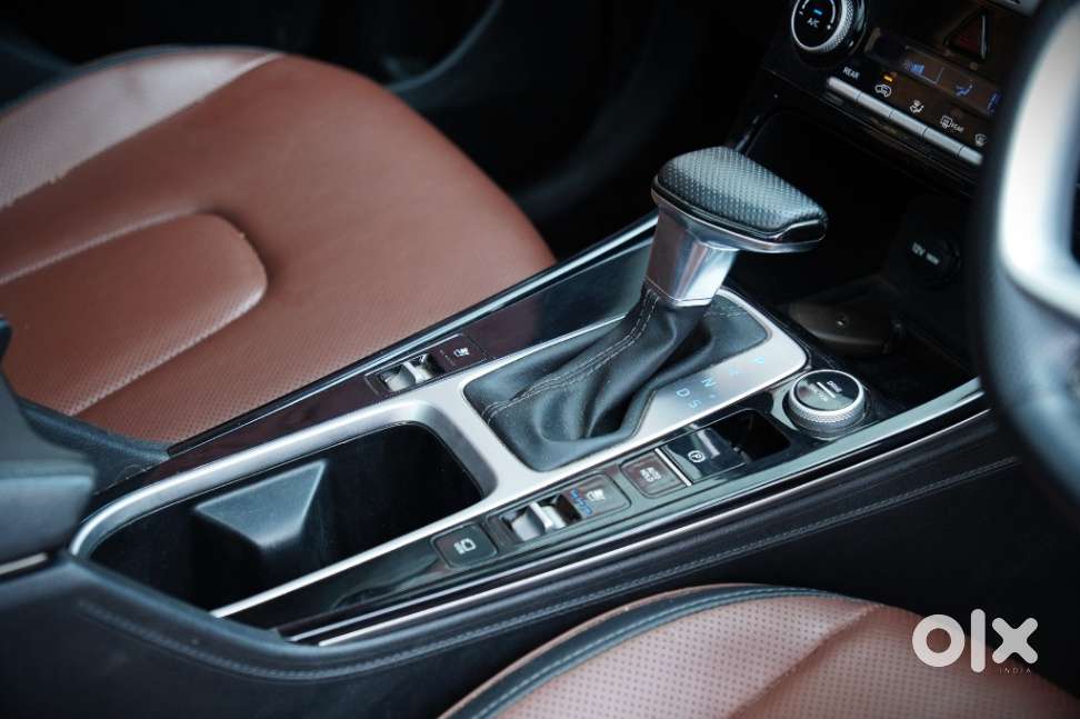 Hyundai Alcazar 2.0 Signature (o) Petrol At 7 Str, 2023, Petrol