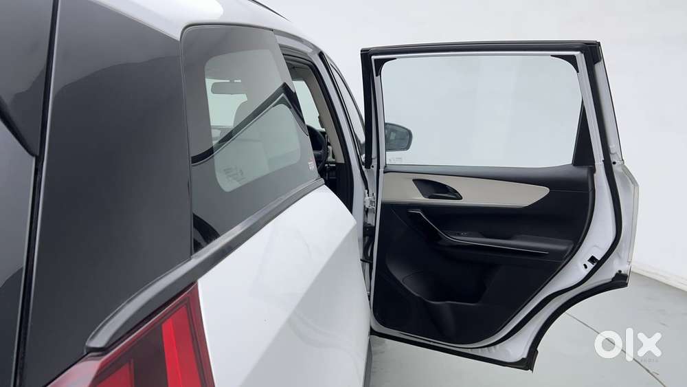 Mahindra Xuv700 2.2 Ax 5 Diesel At 7 Str, 2023, Diesel